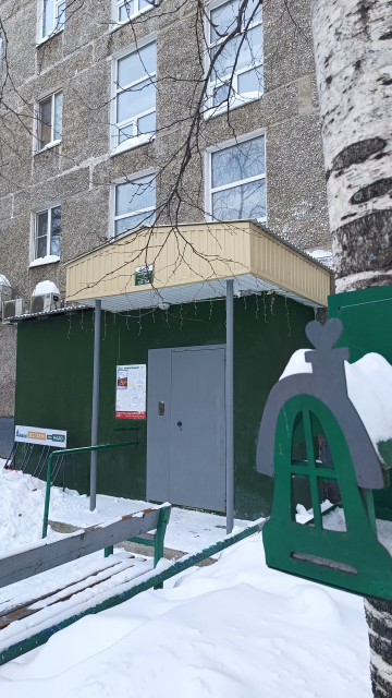Чистим козырьки подъездов