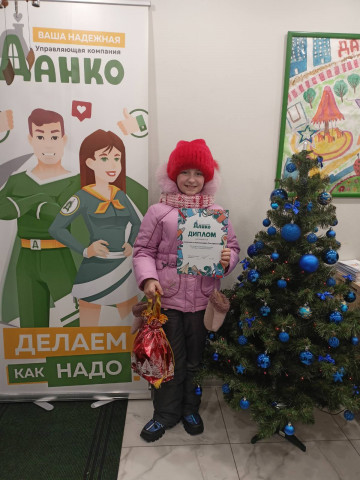 Дети получают подарки
