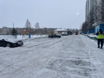 Убираем снежные "каши" на дорогах и парковке